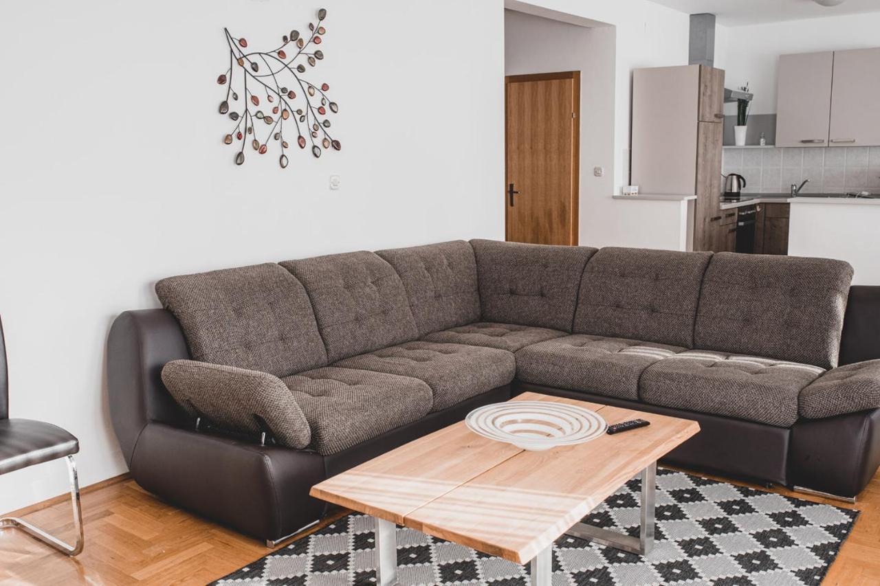 Helles 3 Schlafzimmer Apartment Zwischen Zagreb Zentrum & Natur Kültér fotó